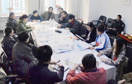 政协委员分组审议常委会工作报告和提案工作报告