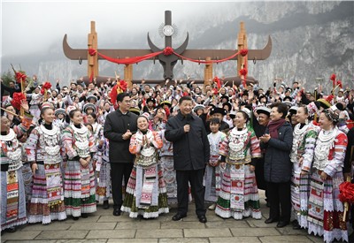 习近平春节前夕赴贵州看望慰问各族干部群众向全国各族人民致以美好的新春祝福祝各族人民幸福吉祥祝伟大祖国繁荣富强