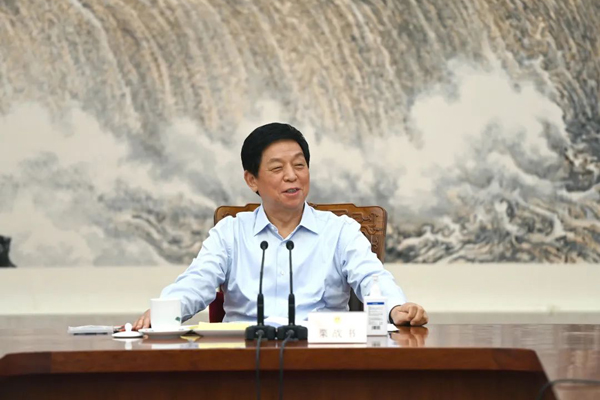 胸怀国之大者 情系民之所盼 ——栗战书与列席十三届全国人大常委会第三十五次会议的全国人大代表座谈